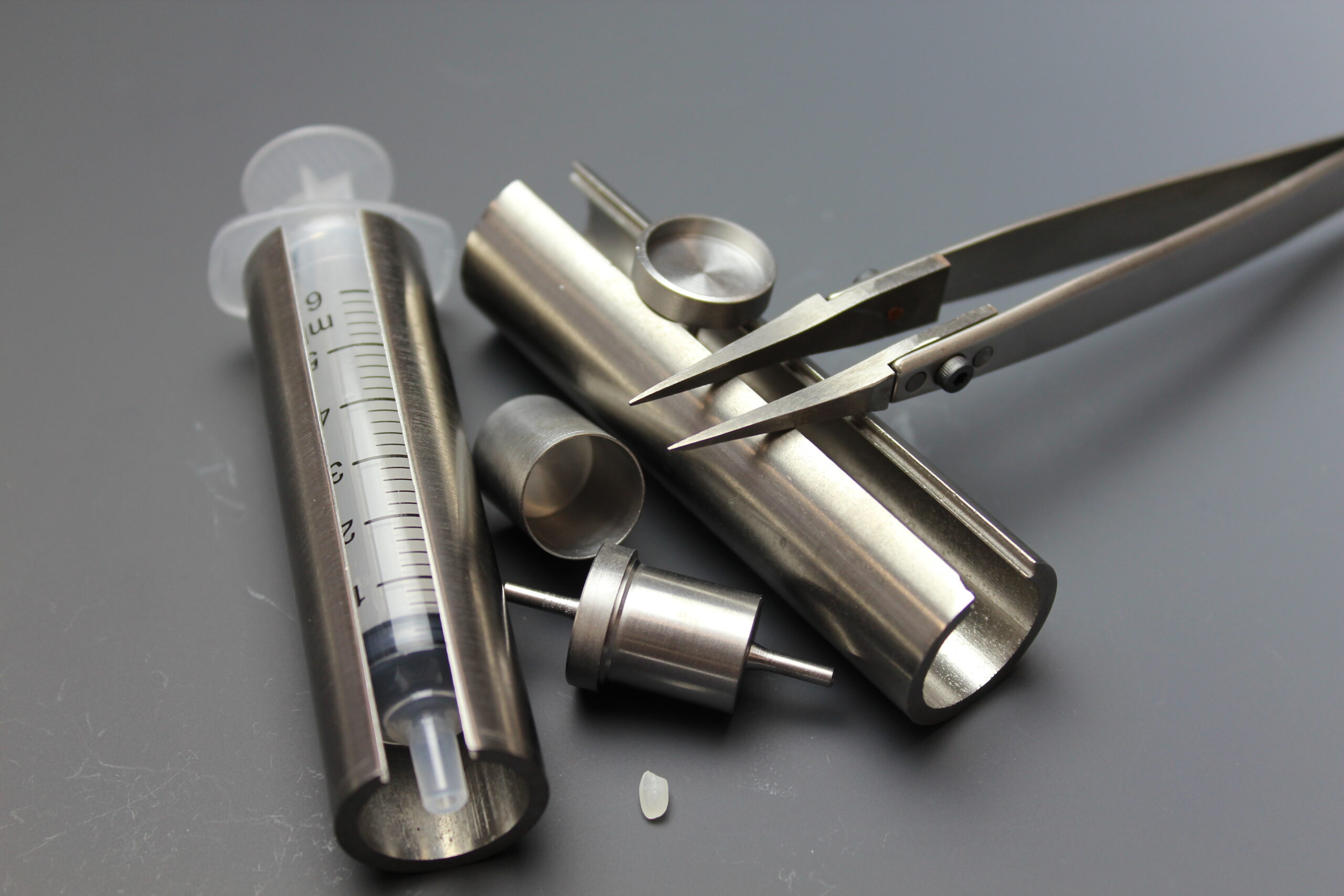 ヘビーアロイ板（タングステン重合金）　100×100×2.0 その他 aso 3-7512-01 医療・研究用機器 ヘビーアロイ板（タングステン重合金） 100×100×2.0 その他 aso 3-7512